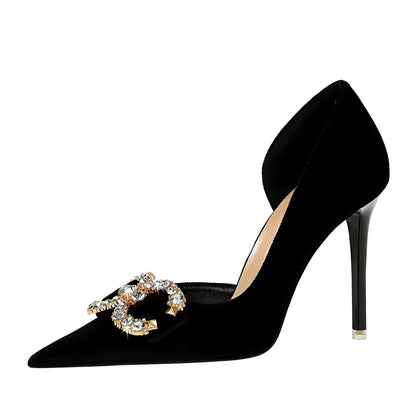 (1363-K77 BIGTREE Banquet) Tacones altos, tacones finos, corte poco profundo, corte lateral puntiagudo, hebilla de diamantes de imitación de gamuza gruesa, pajarita