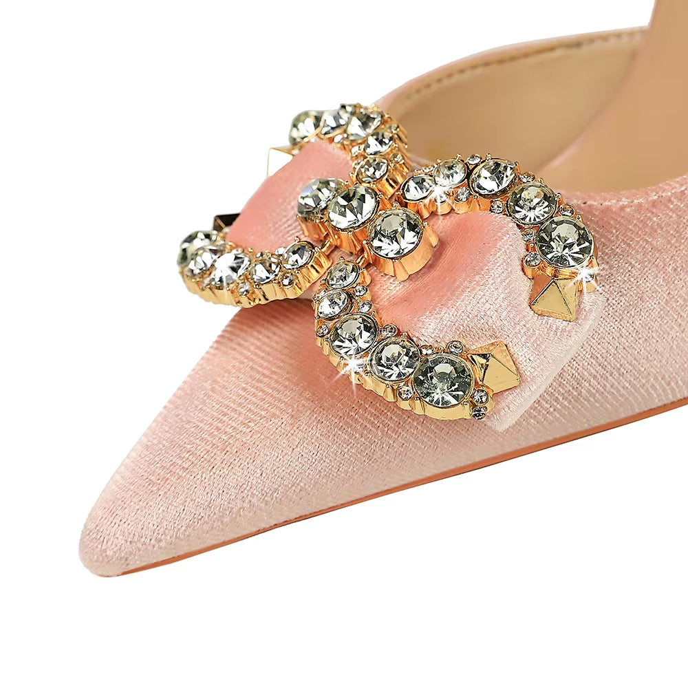 (1363-K77 BIGTREE Banquet) Tacones altos, tacones finos, corte poco profundo, corte lateral puntiagudo, hebilla de diamantes de imitación de gamuza gruesa, pajarita