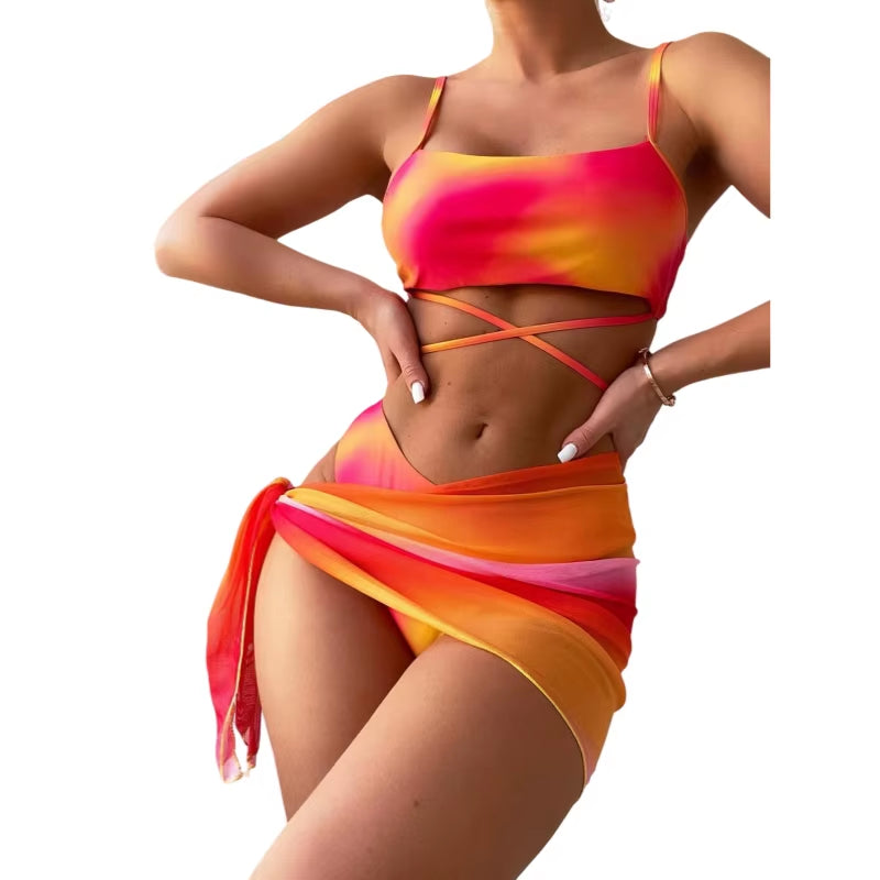 Nuevo diseño, estampado sexy en stock, ropa de playa de dos piezas, trajes de baño con cuello halter triangular y tanga para mujer