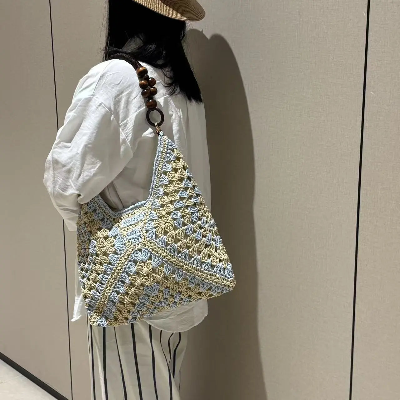 Handcrafted Versatile Woven Bag - Lightweight Crochet Straw Shoulder Bag for Beach and Vacation Use