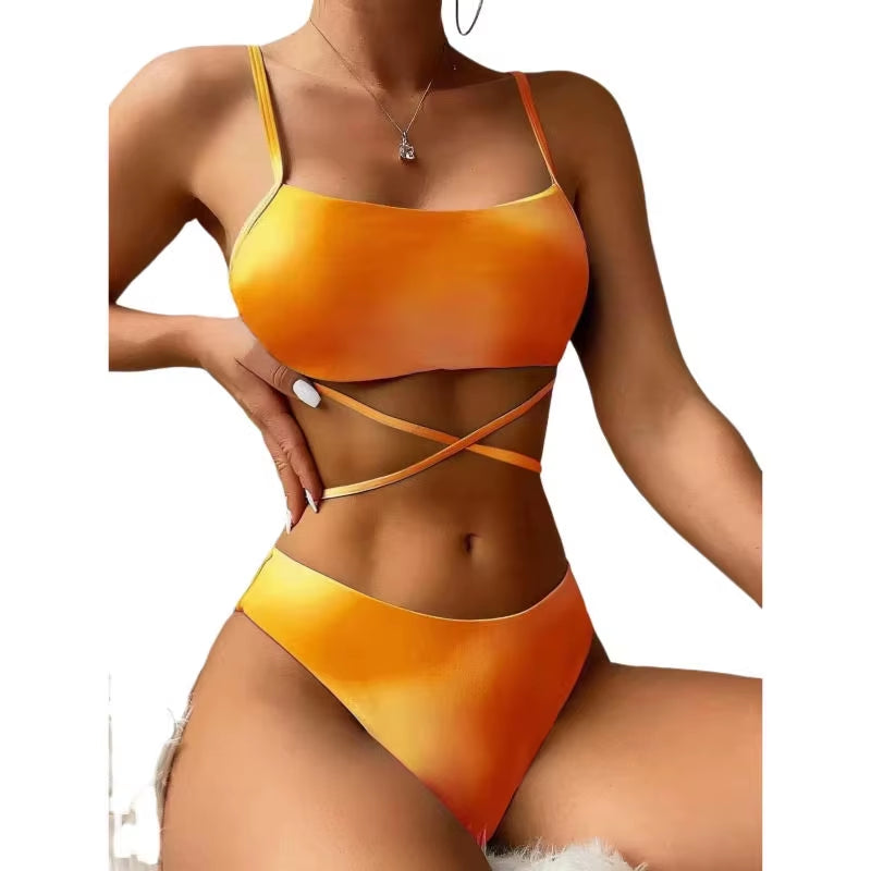 Nuevo diseño, estampado sexy en stock, ropa de playa de dos piezas, trajes de baño con cuello halter triangular y tanga para mujer